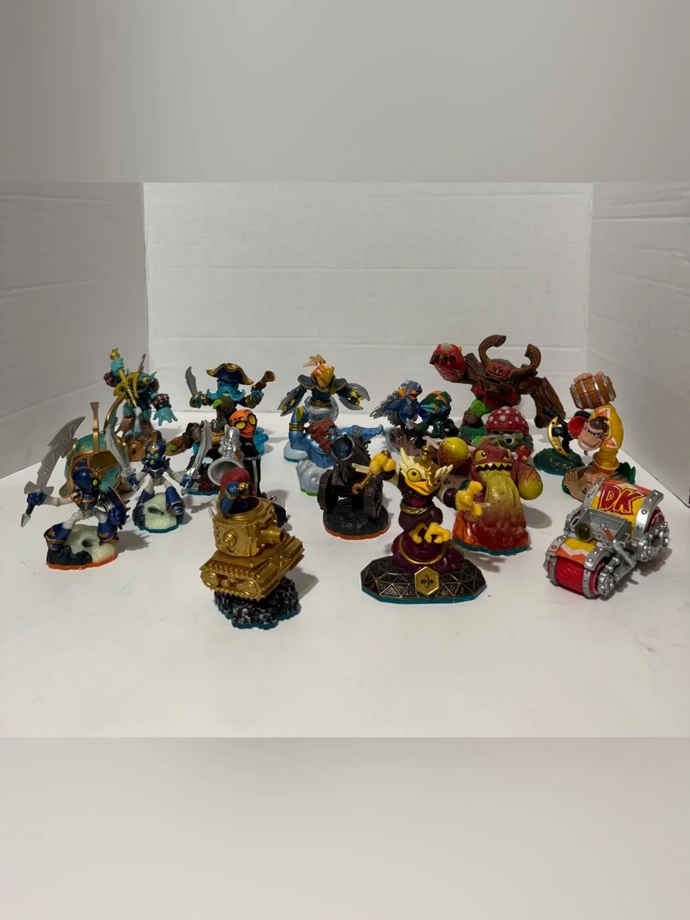 Skylanders 20 Piece Lot Figures Vehicles SuperChargers Trap Team Nintendo